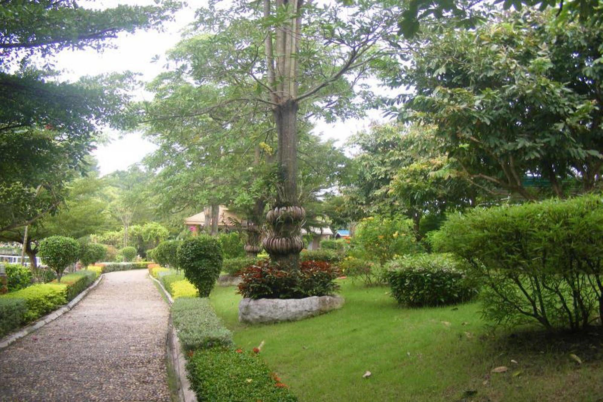 Chart Trip Resort Nakhonratchasima Exterior foto
